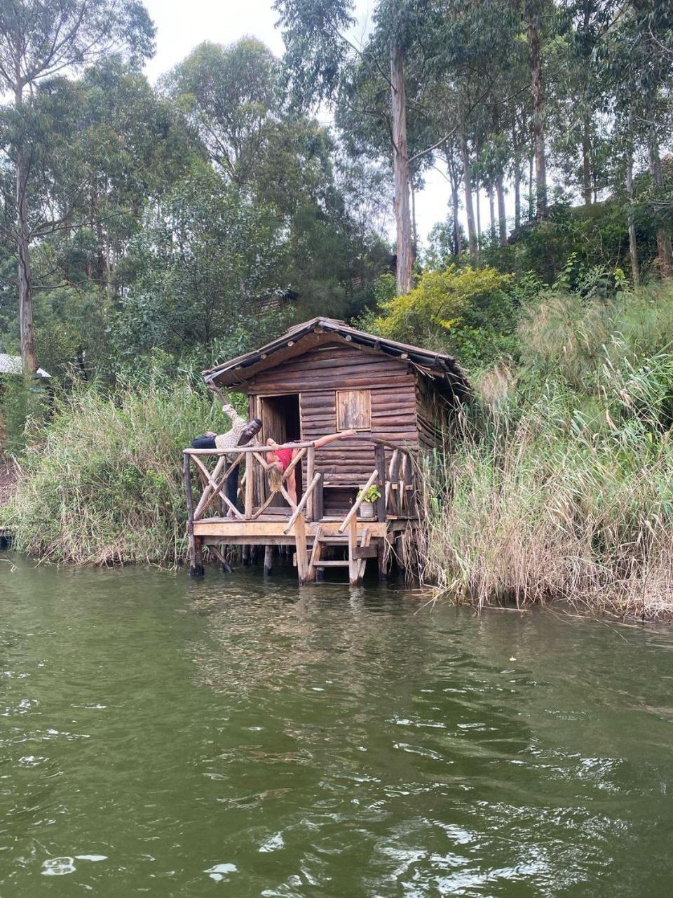Kabale Om Hostel Bunyonyi מראה חיצוני תמונה